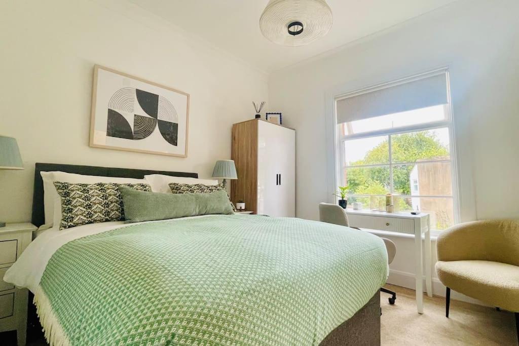 Luxury House - 2 X Double Beds W Ensuites Coventry