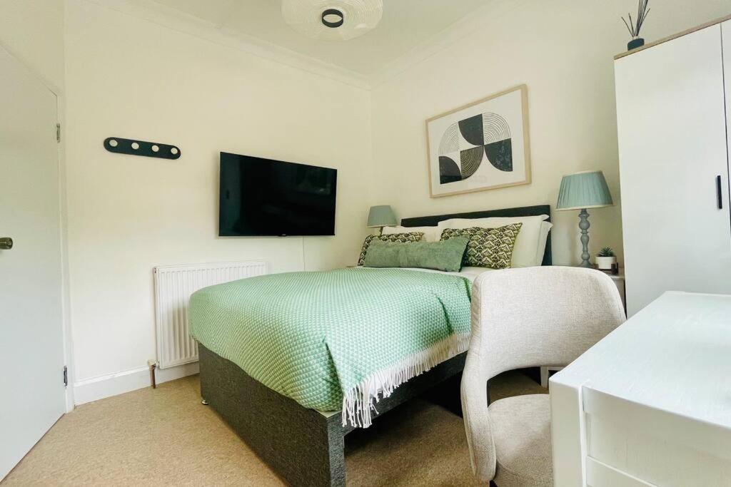 Luxury House - 2 X Double Beds W Ensuites Coventry